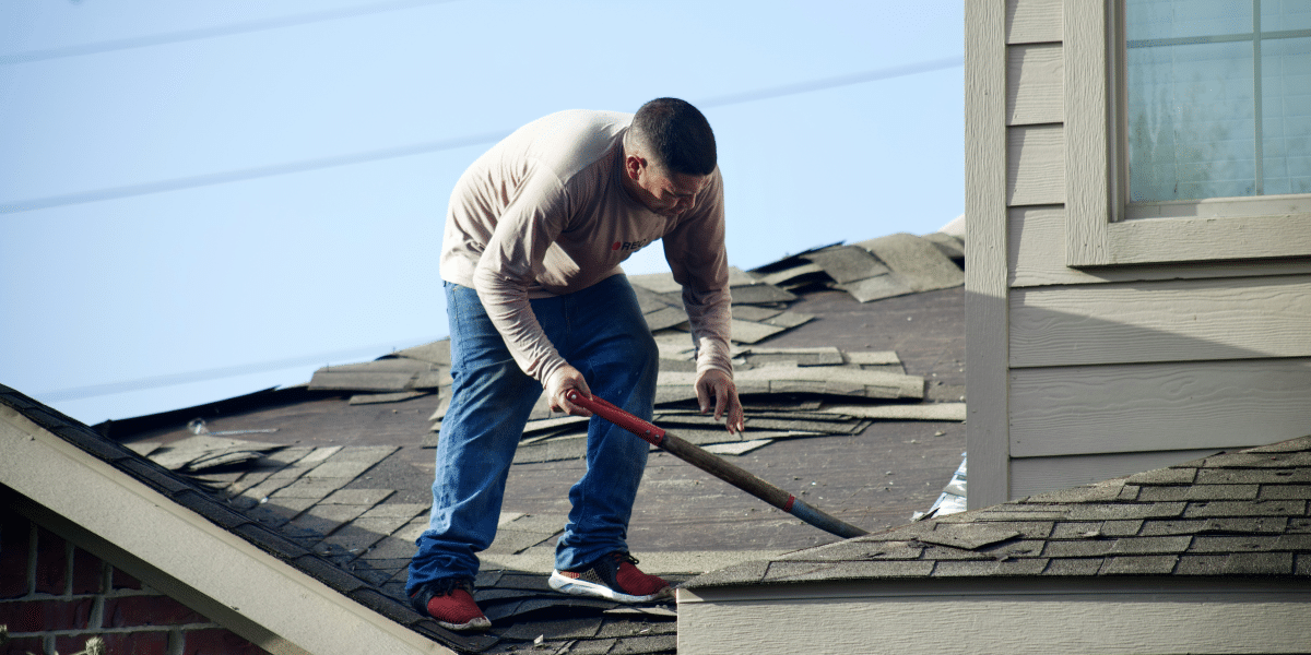 6 Vital Reasons to Replace Your Home's Roof Before Winter