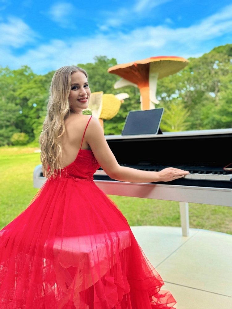Anna Demis: The Pianist Whose Music Heals and Enchants the World