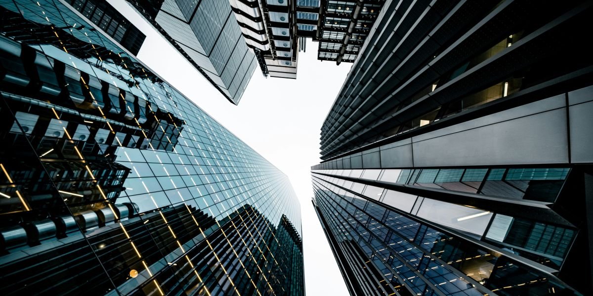 The Venture Capital Market Is Running at Two Speeds in 2026 — and Most Founders Are in the Slower Lane