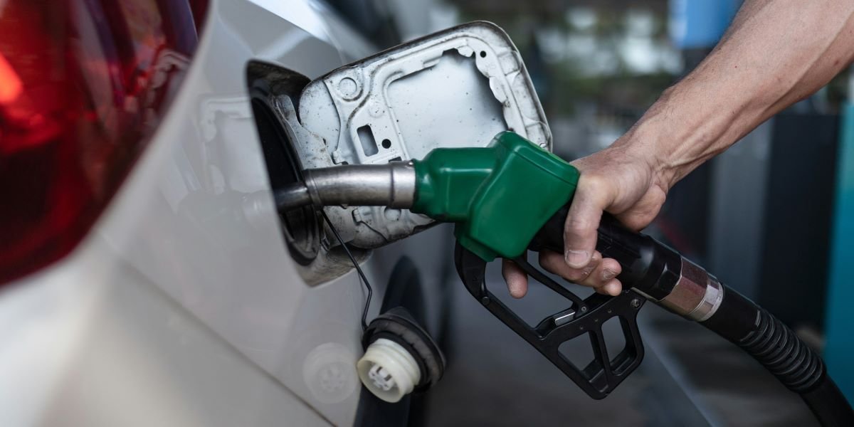 U.S. Gas Prices Cross $4 Again as War and Refinery Constraints Collide